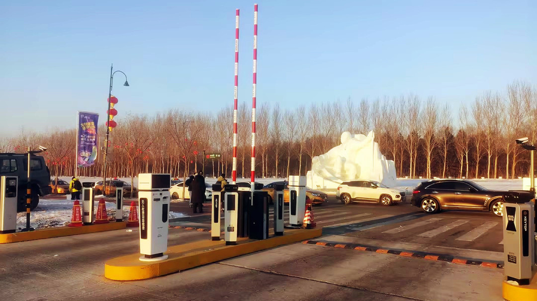 “爾濱”強(qiáng)勢(shì)出圈,科拓智慧停車助力多個(gè)景區(qū)迎接“八方來客” “爾濱”強(qiáng)勢(shì)出圈,科拓智慧停車助力多個(gè)景區(qū)迎接“八方來客”